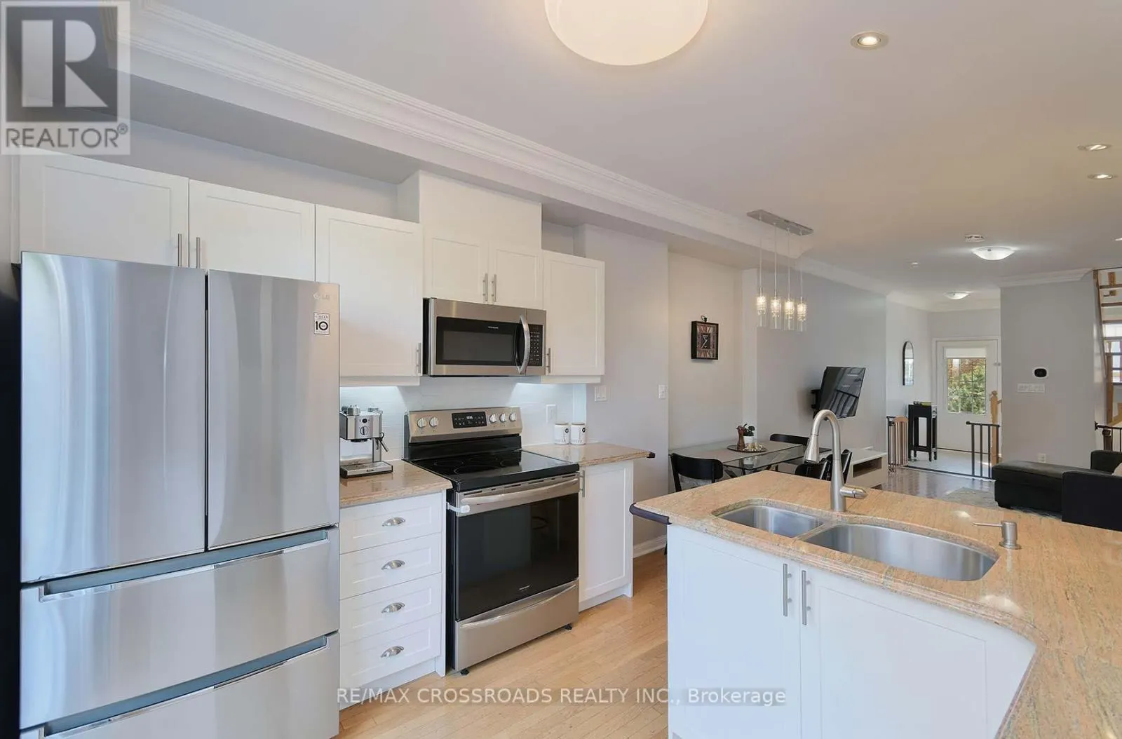 6 - 3890 BLOOR STREET W