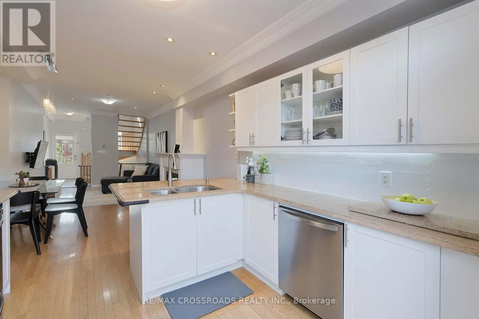 6 - 3890 BLOOR STREET W