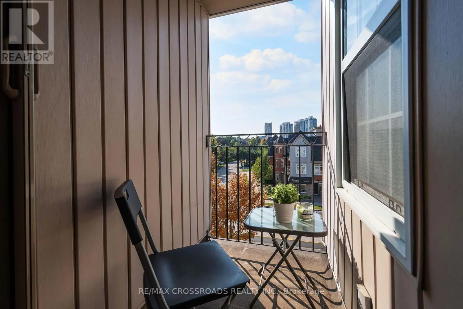 6 - 3890 BLOOR STREET W