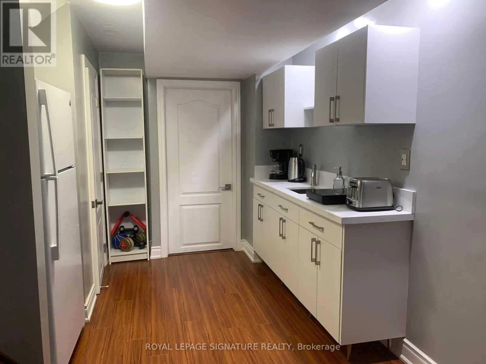 7122 PARA PLACE