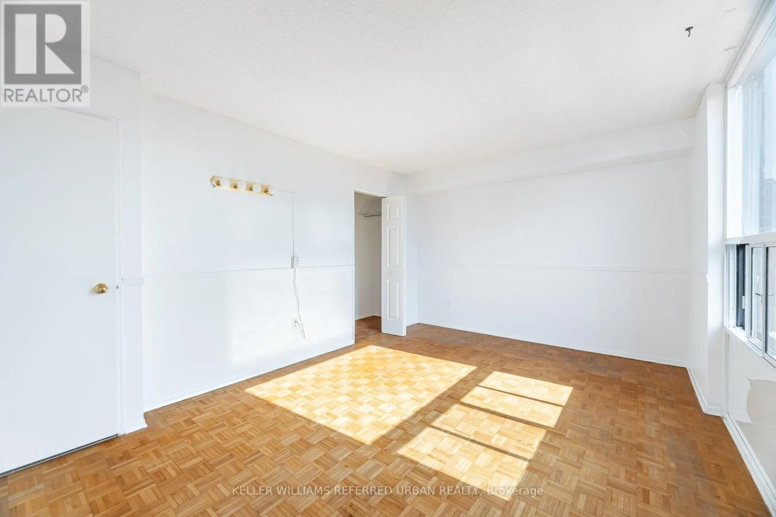 404 - 1515 LAKESHORE ROAD E