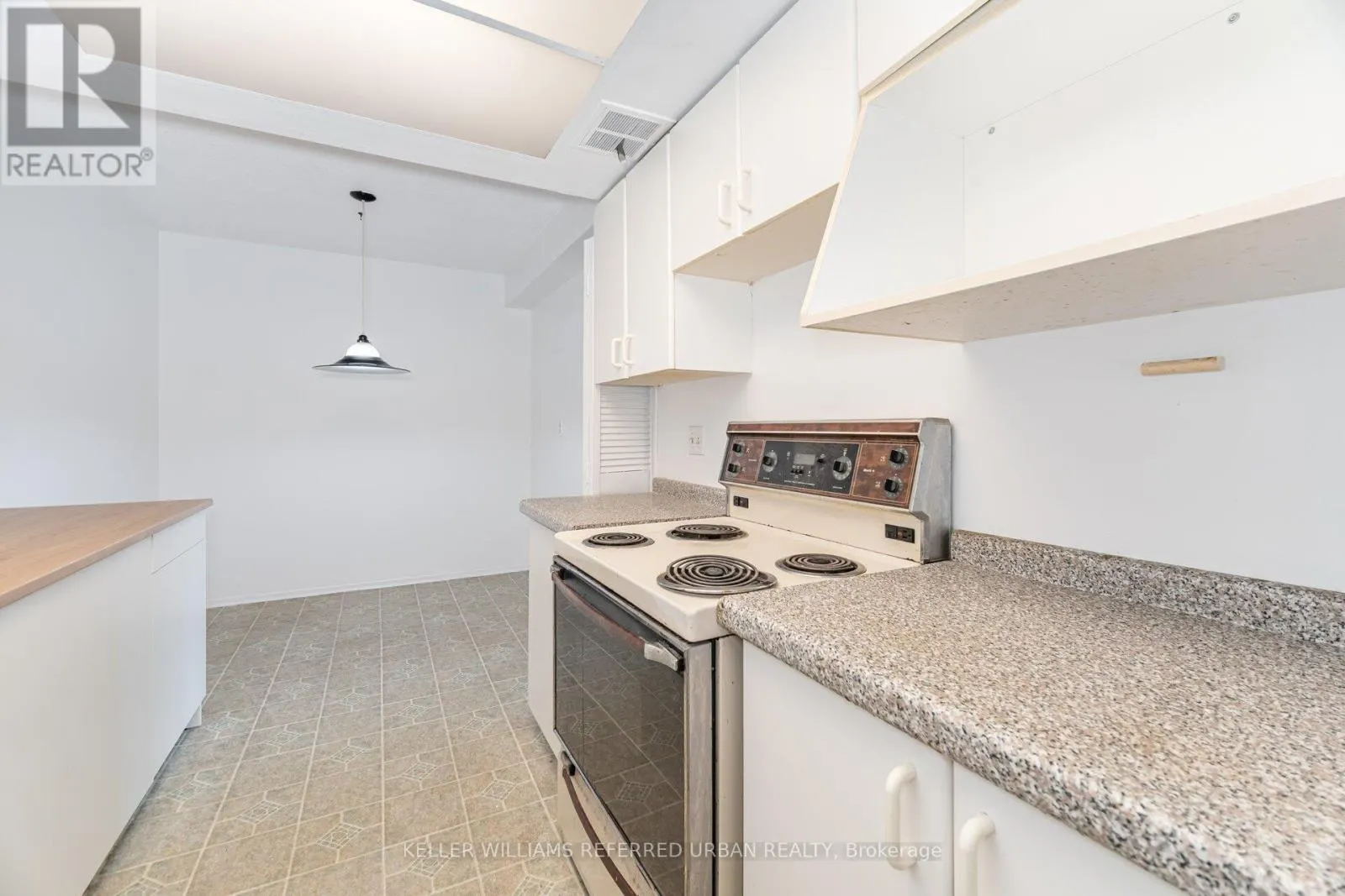 404 - 1515 LAKESHORE ROAD E