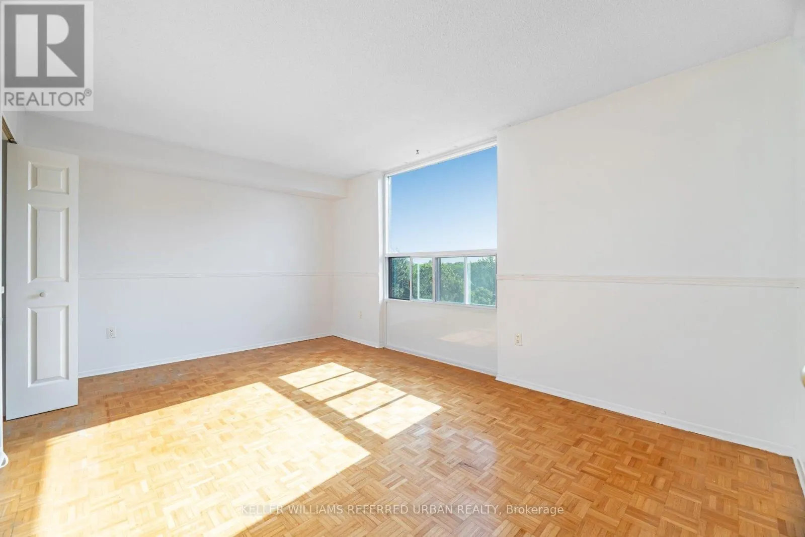 404 - 1515 LAKESHORE ROAD E