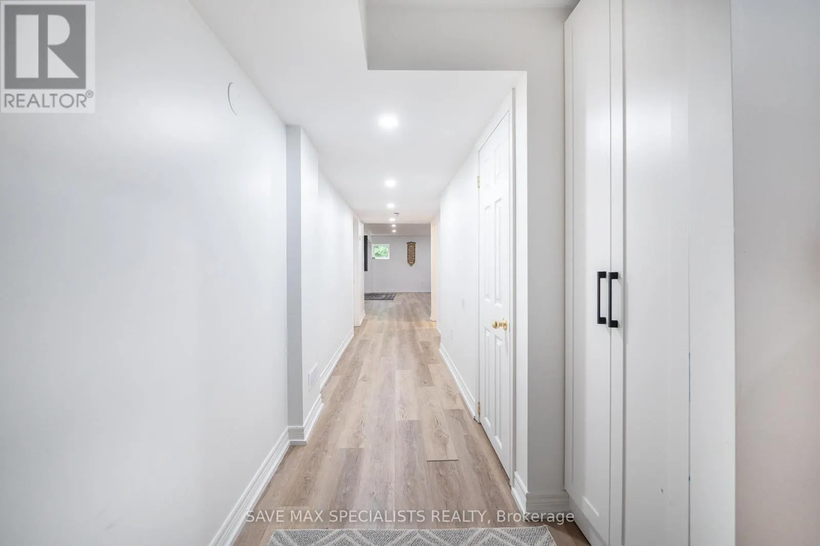 21 ISAAC DEVINS BOULEVARD
