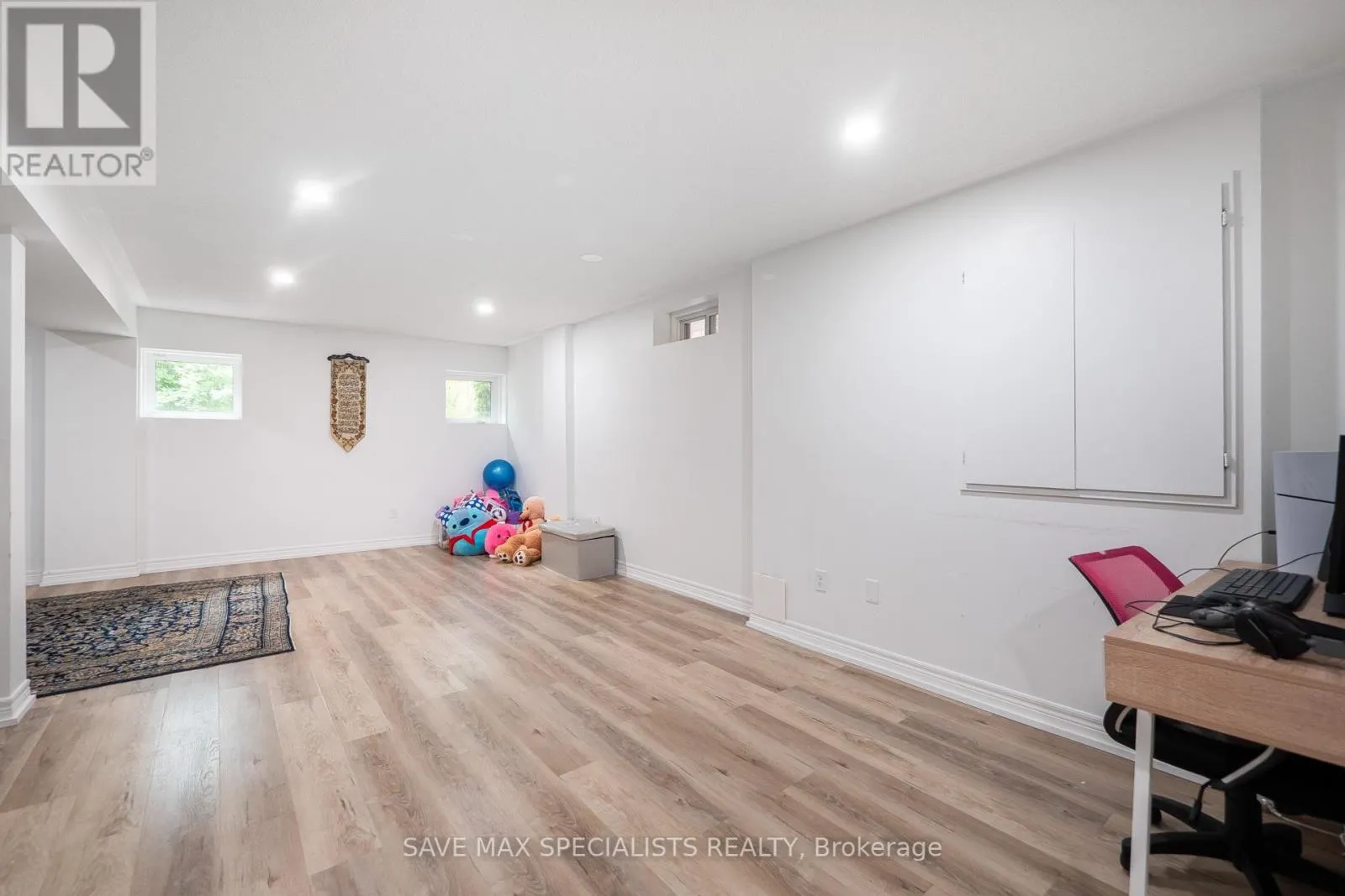 21 ISAAC DEVINS BOULEVARD