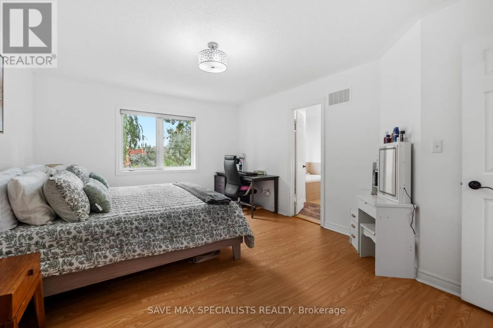 21 ISAAC DEVINS BOULEVARD
