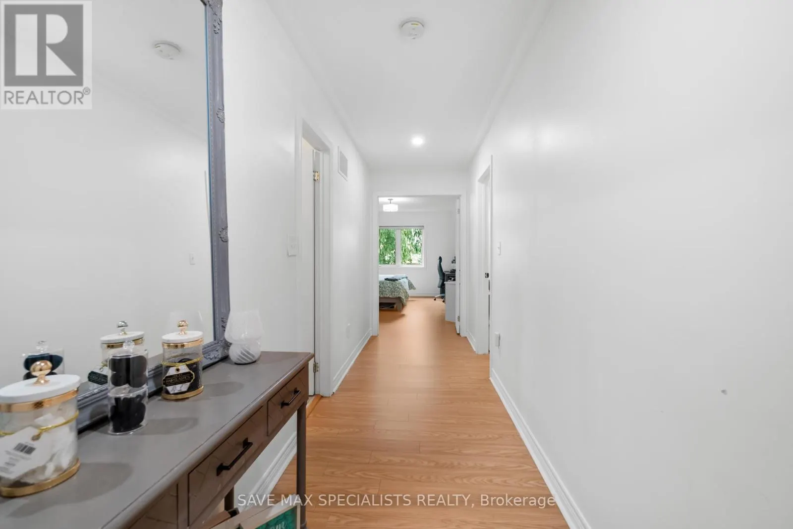 21 ISAAC DEVINS BOULEVARD