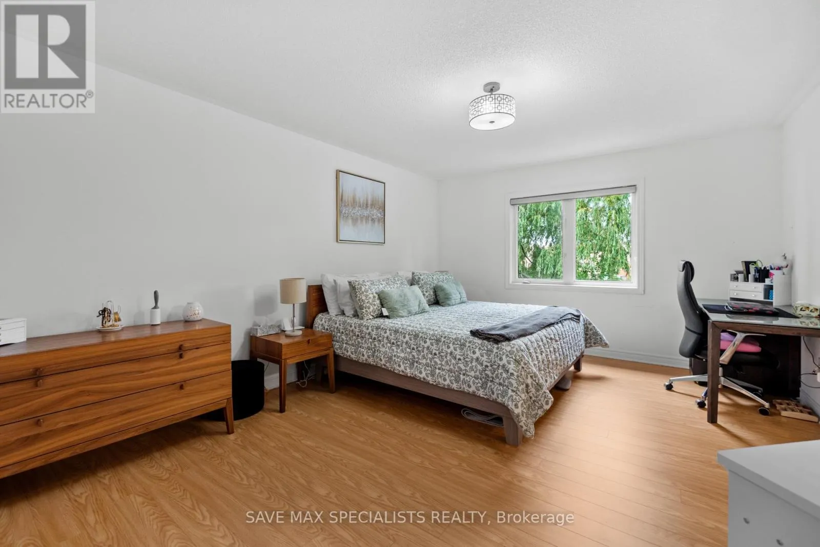 21 ISAAC DEVINS BOULEVARD
