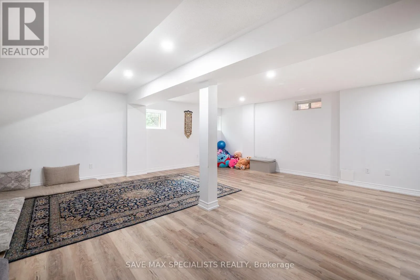 21 ISAAC DEVINS BOULEVARD