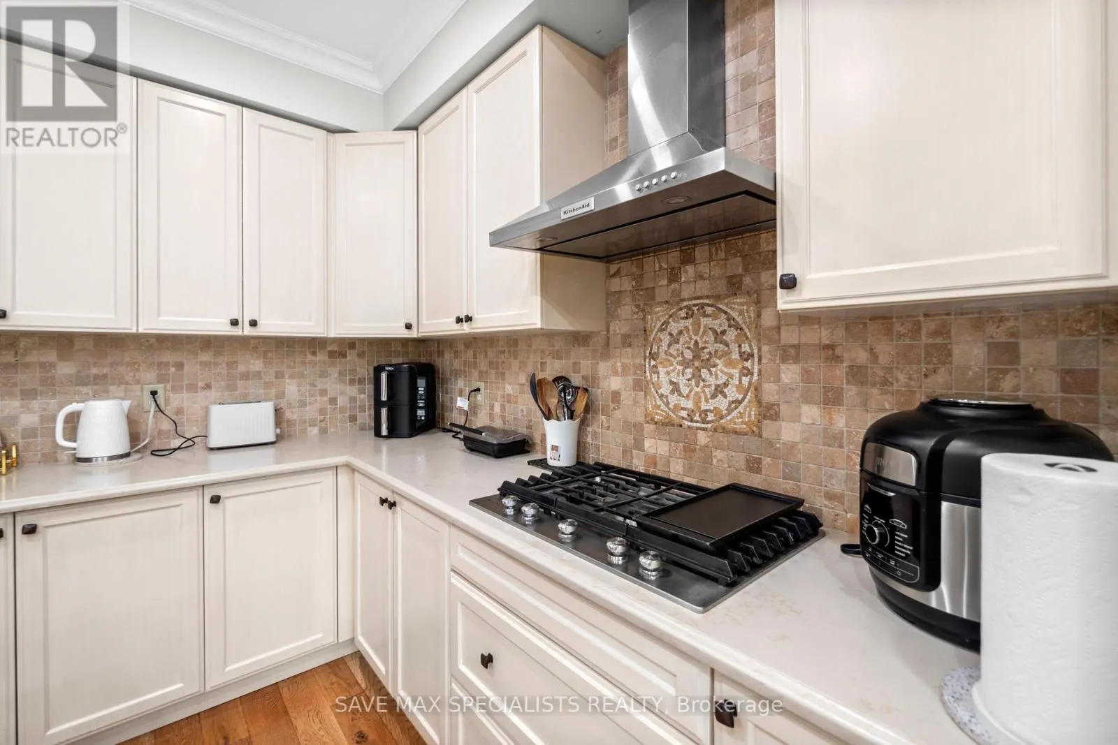 21 ISAAC DEVINS BOULEVARD