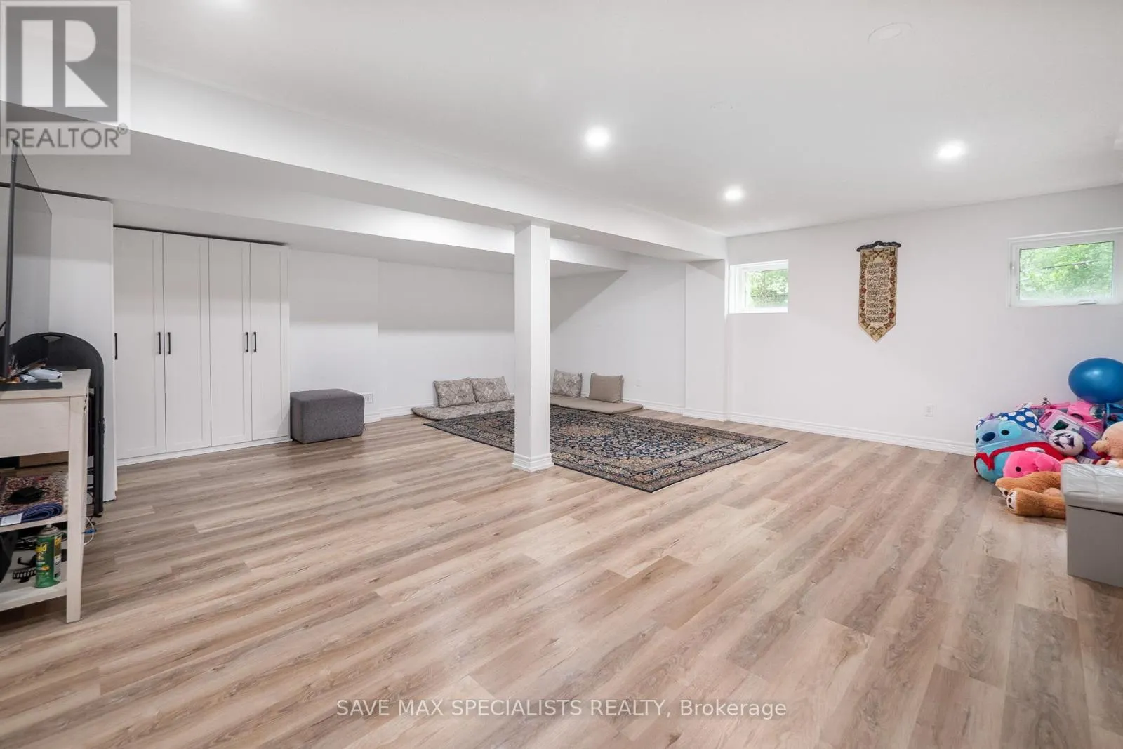 21 ISAAC DEVINS BOULEVARD
