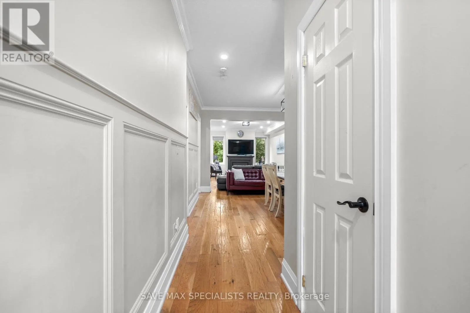 21 ISAAC DEVINS BOULEVARD