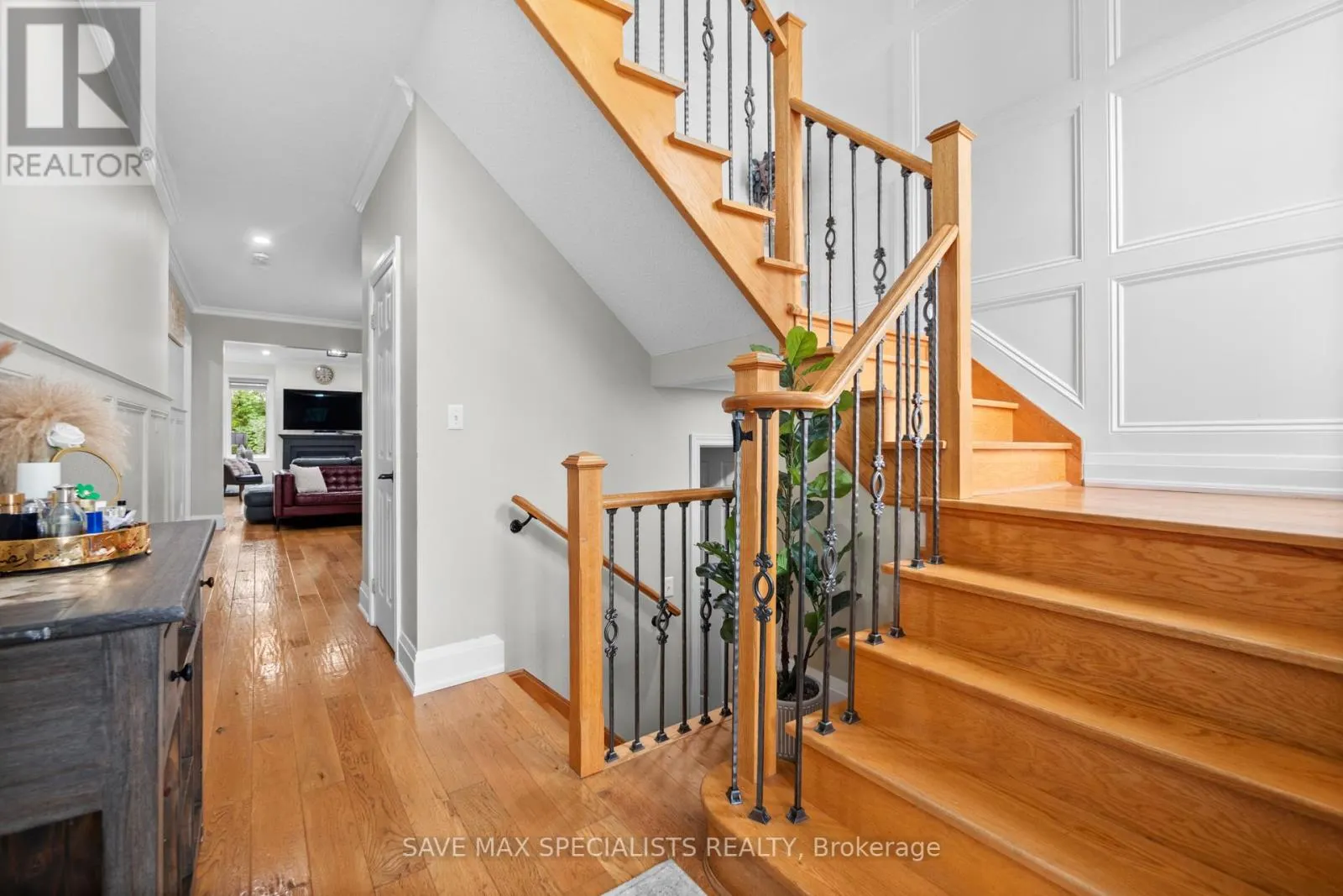 21 ISAAC DEVINS BOULEVARD