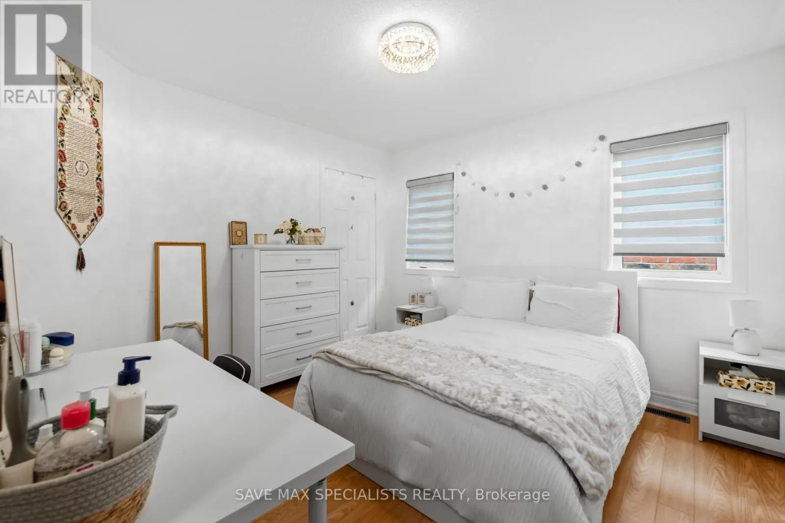 21 ISAAC DEVINS BOULEVARD