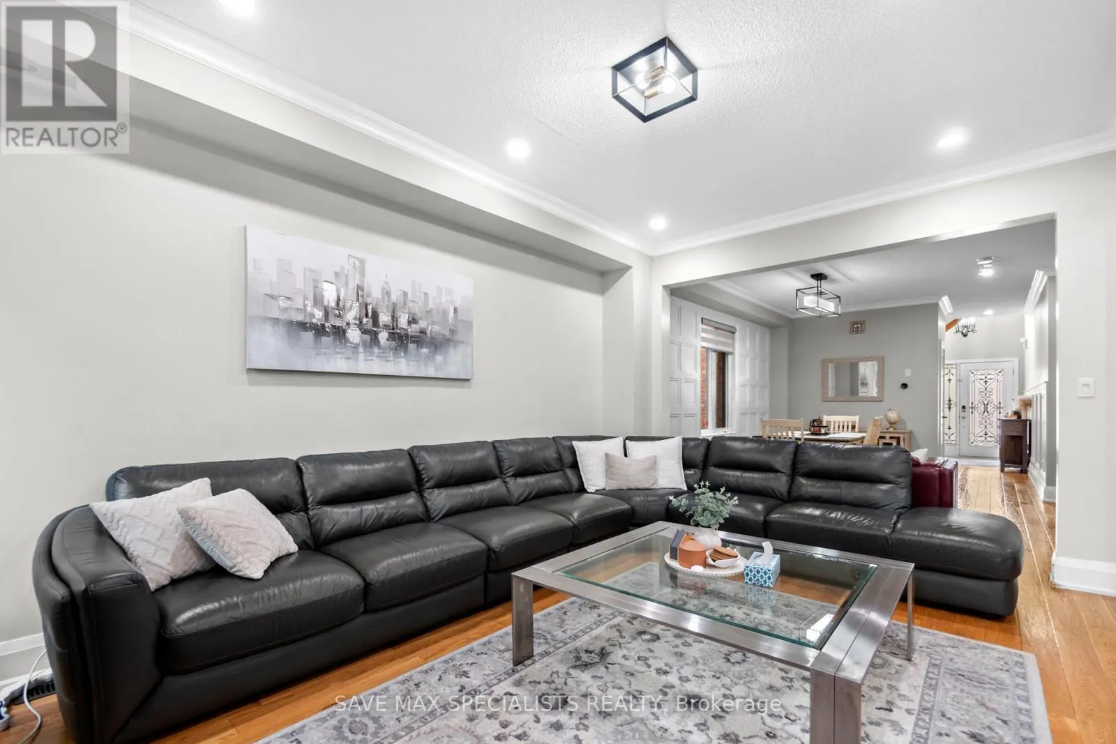 21 ISAAC DEVINS BOULEVARD