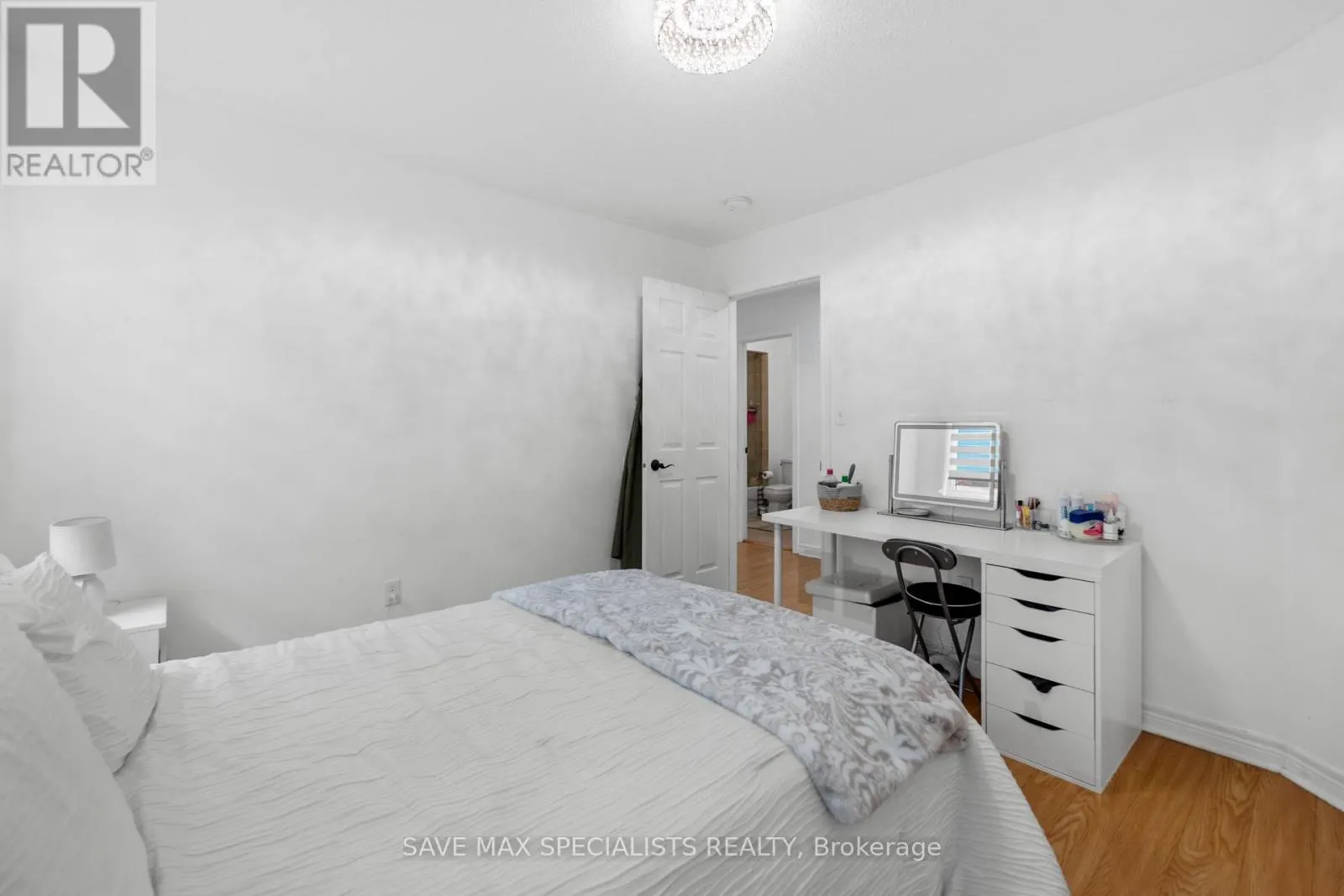 21 ISAAC DEVINS BOULEVARD