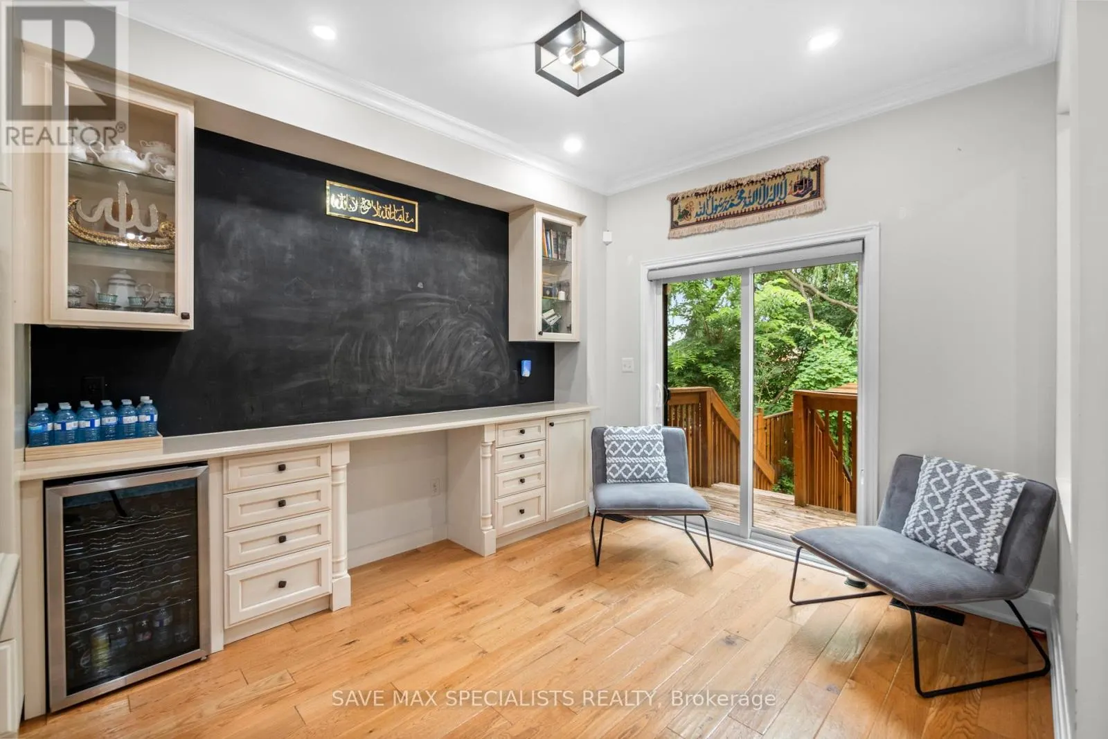 21 ISAAC DEVINS BOULEVARD