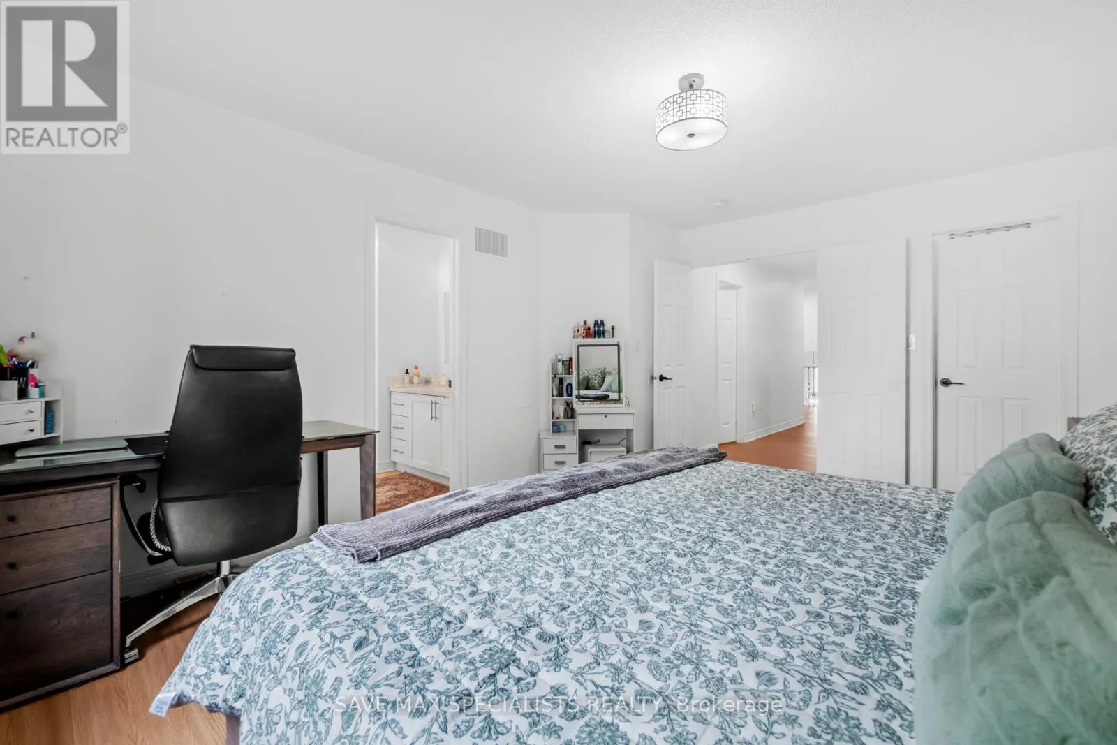 21 ISAAC DEVINS BOULEVARD