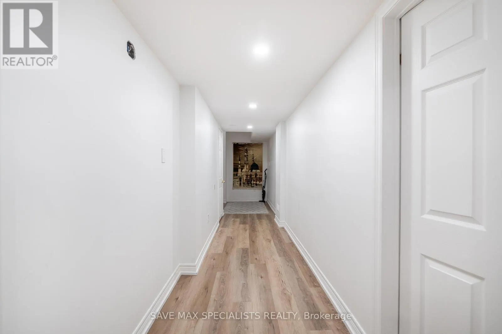 21 ISAAC DEVINS BOULEVARD