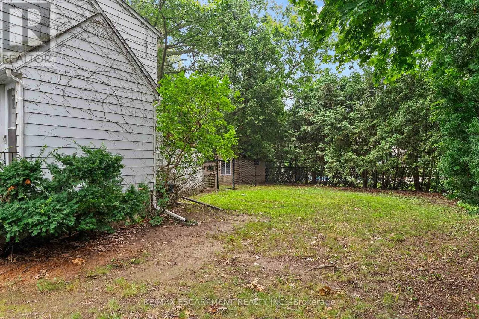 330 POPLAR DRIVE