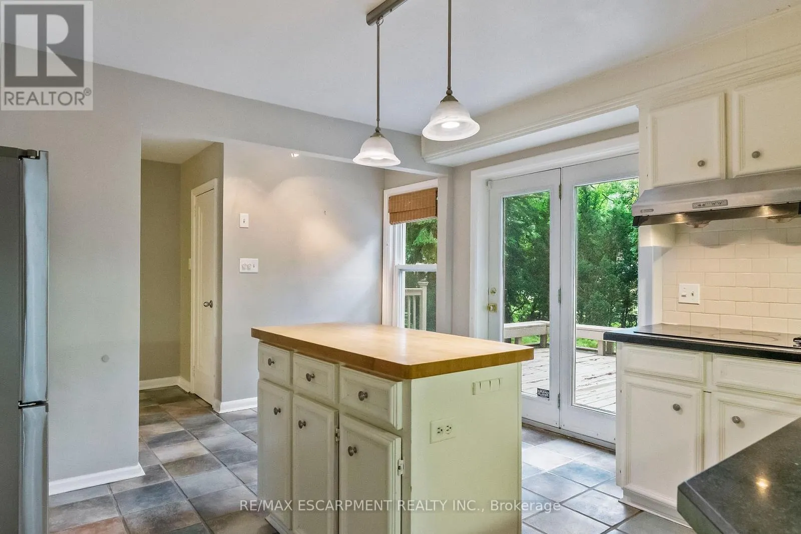 330 POPLAR DRIVE