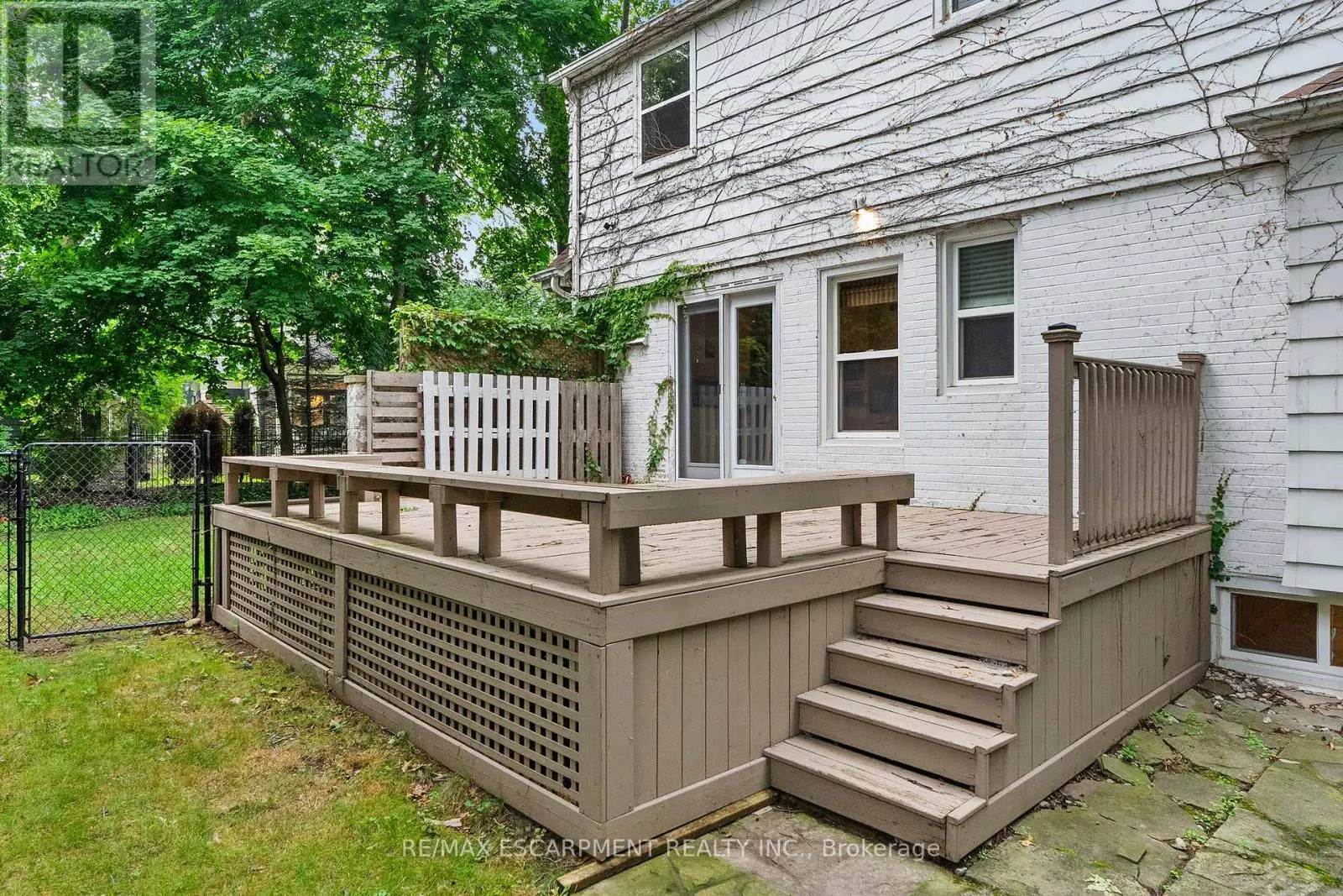 330 POPLAR DRIVE