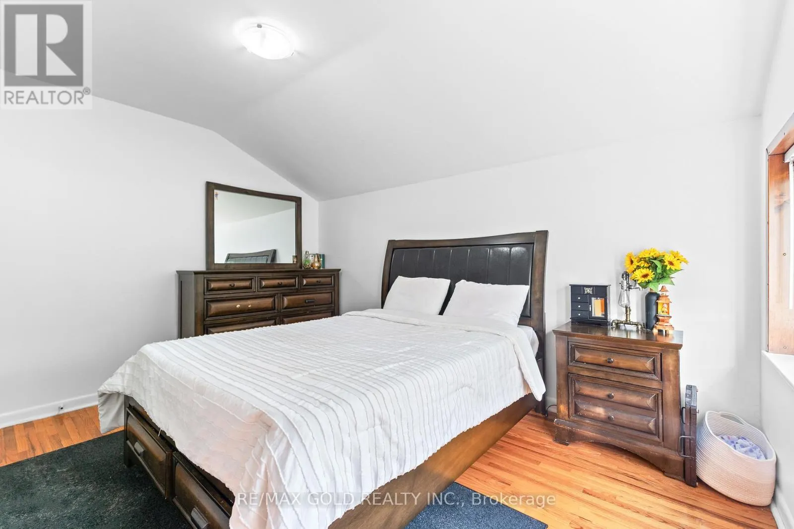 27 BURGBY AVENUE
