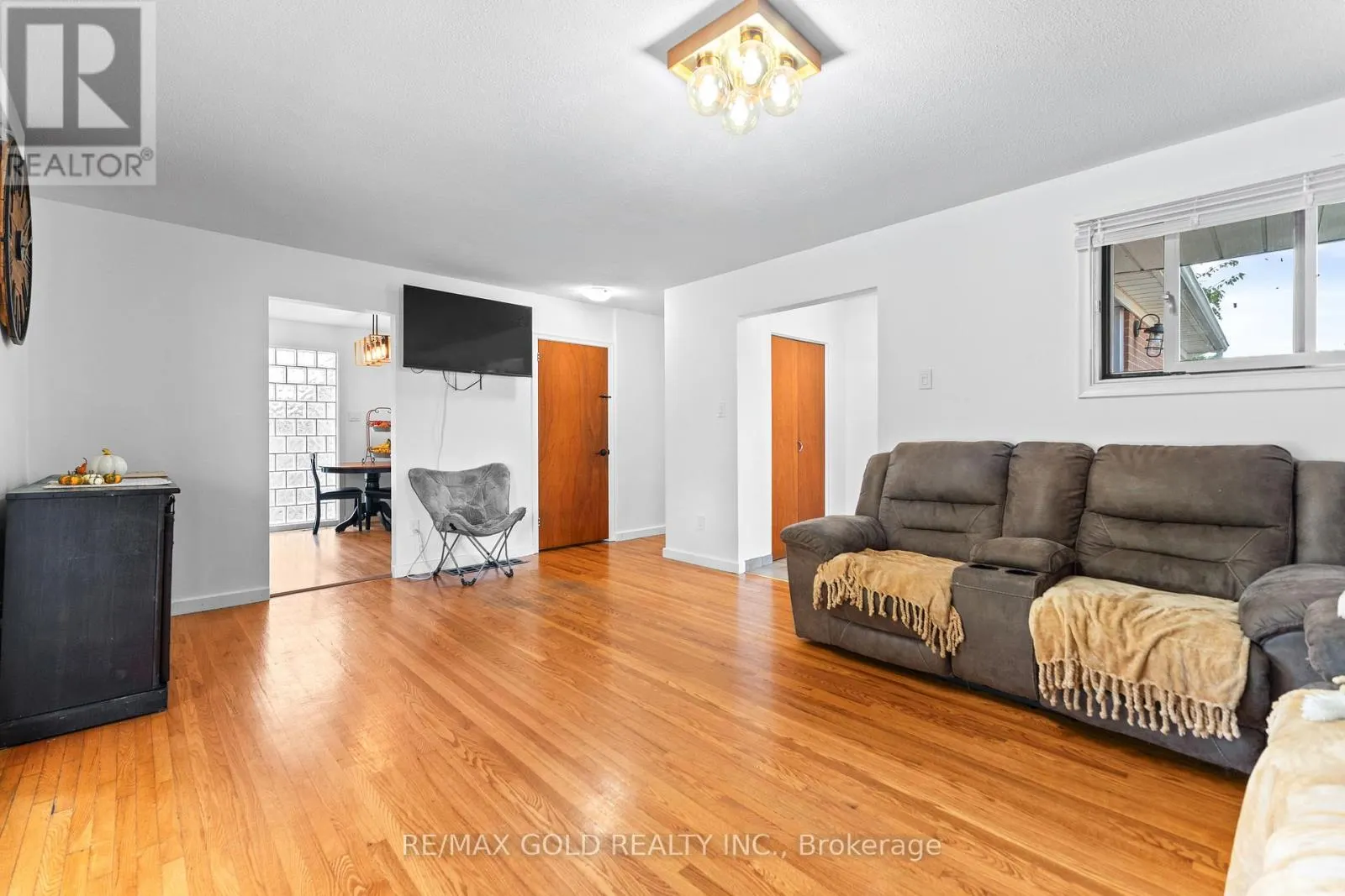 27 BURGBY AVENUE