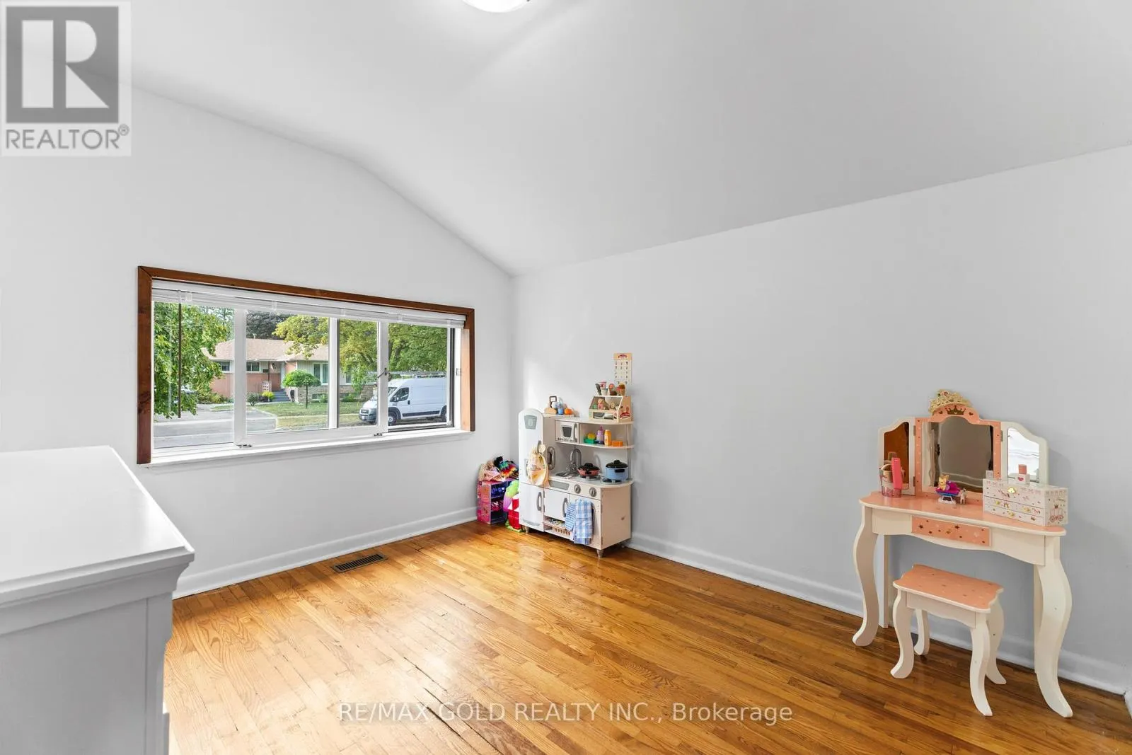 27 BURGBY AVENUE