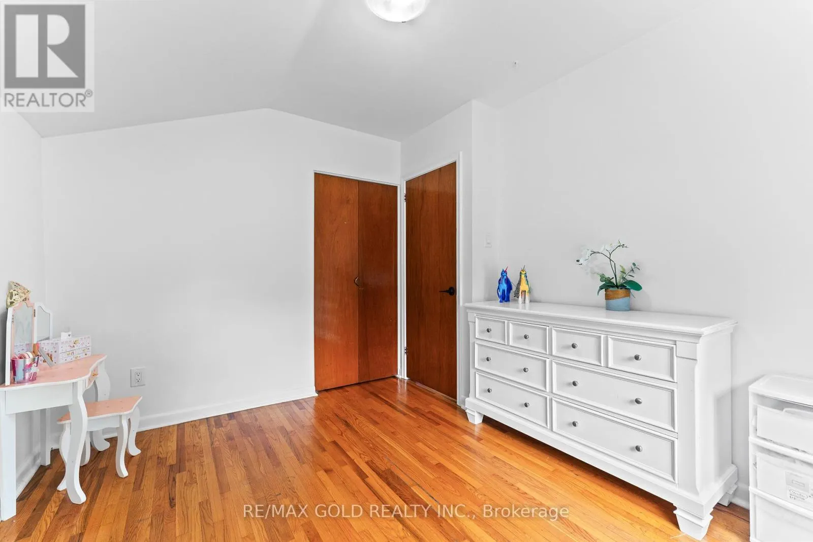 27 BURGBY AVENUE