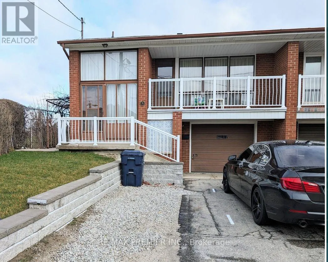 MAIN FLOOR - 71 SORLYN AVENUE