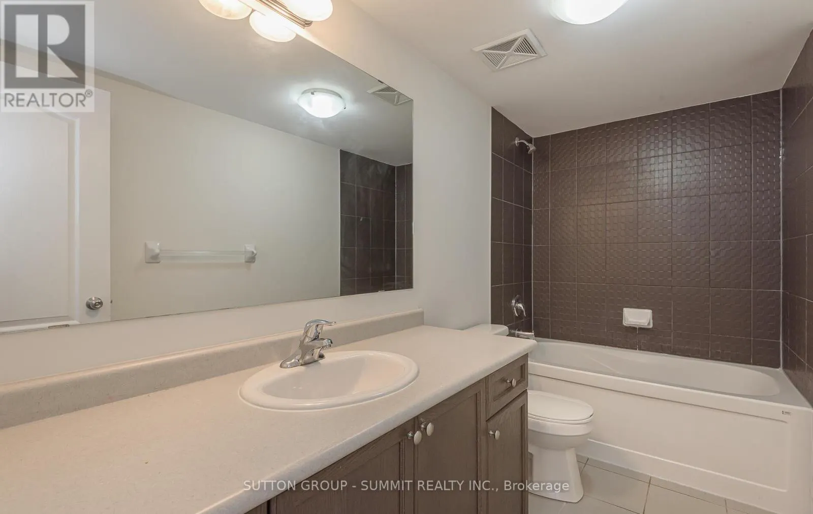 8 - 3088 THOMAS STREET