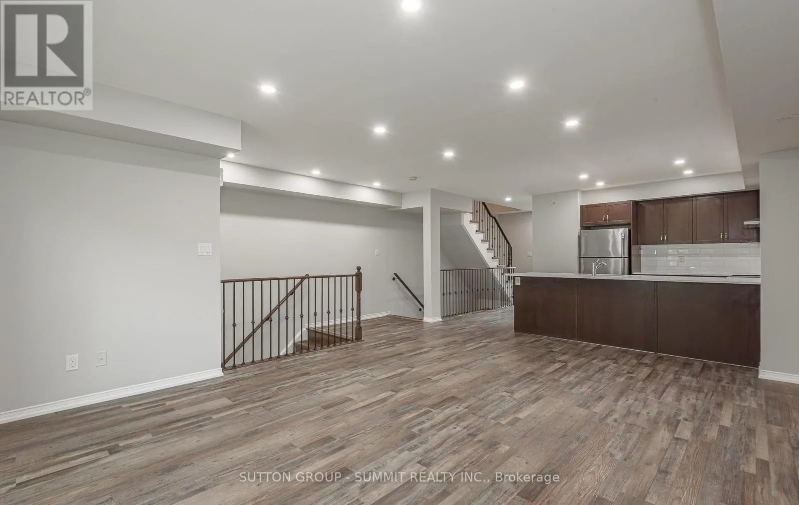 8 - 3088 THOMAS STREET