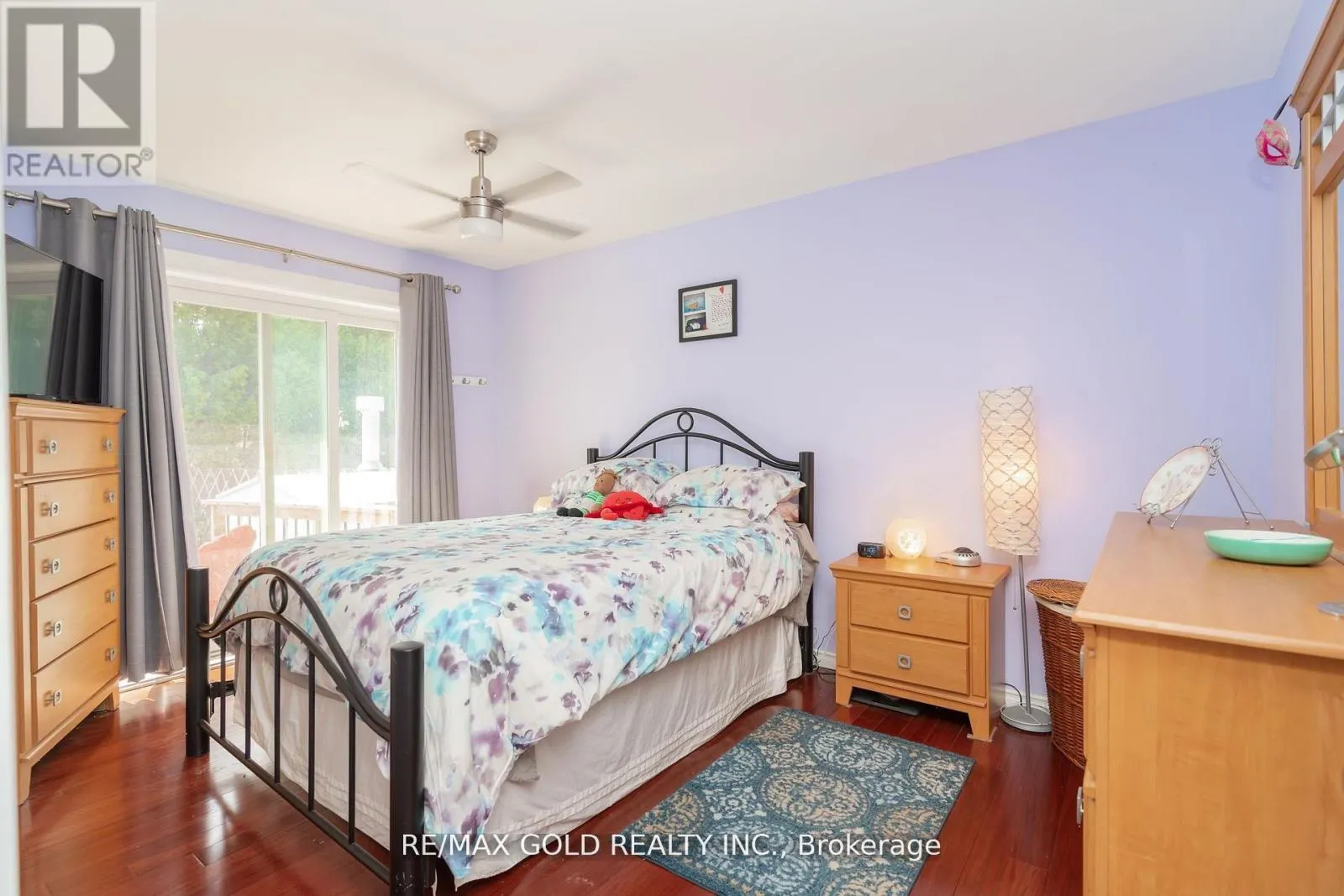 9 ASHWOOD CRESCENT