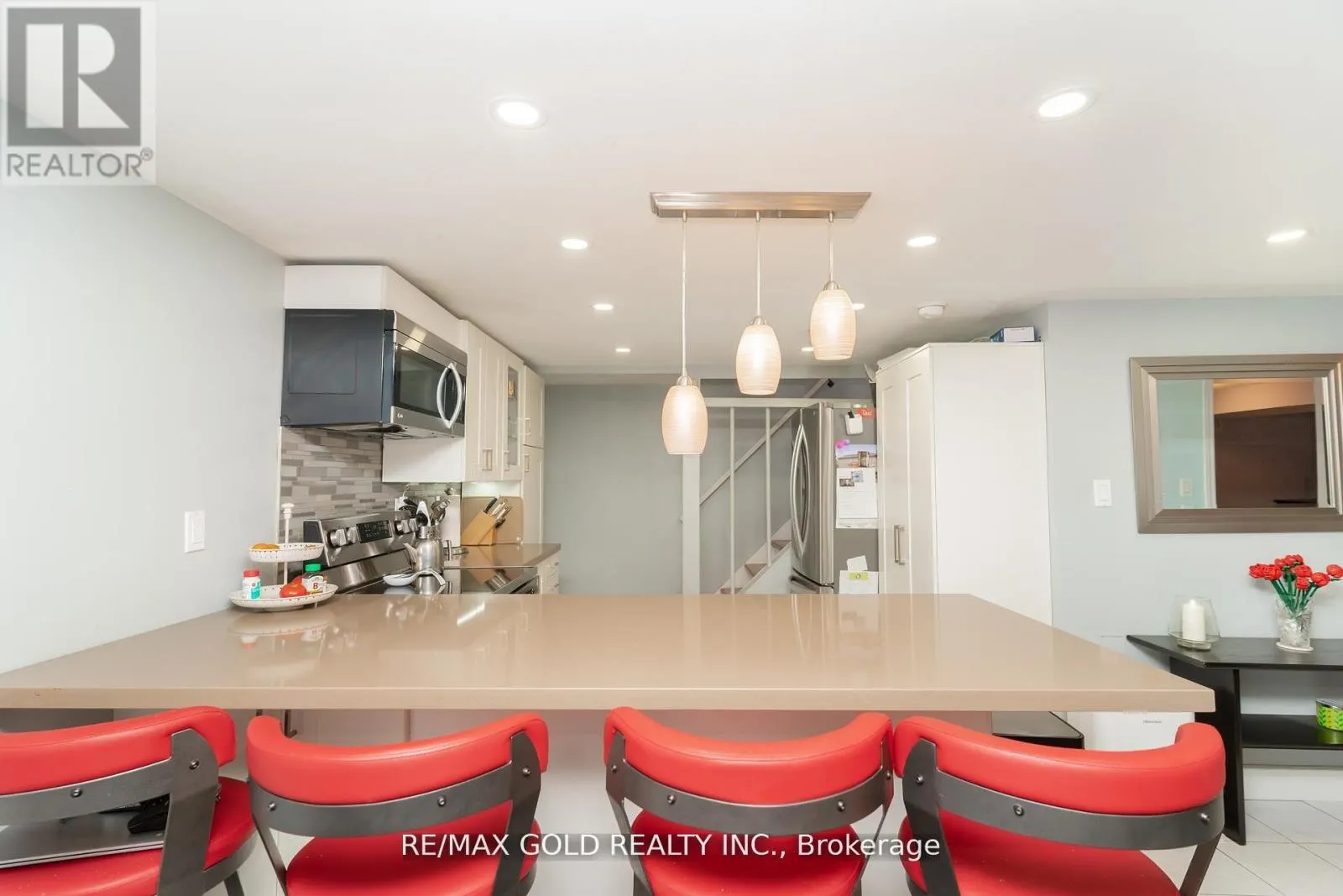 9 ASHWOOD CRESCENT