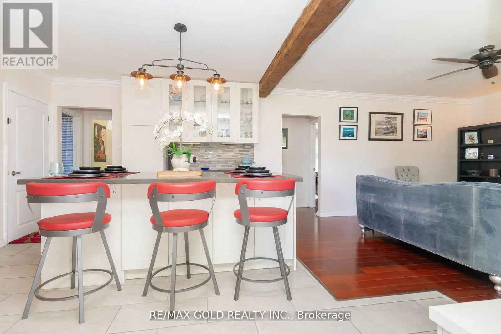 9 ASHWOOD CRESCENT