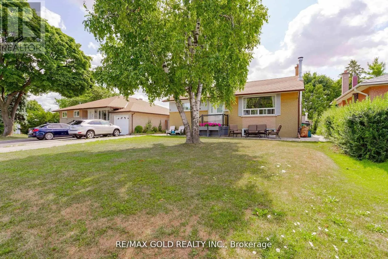 9 ASHWOOD CRESCENT