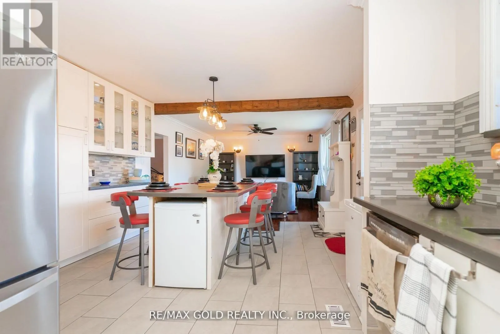 9 ASHWOOD CRESCENT