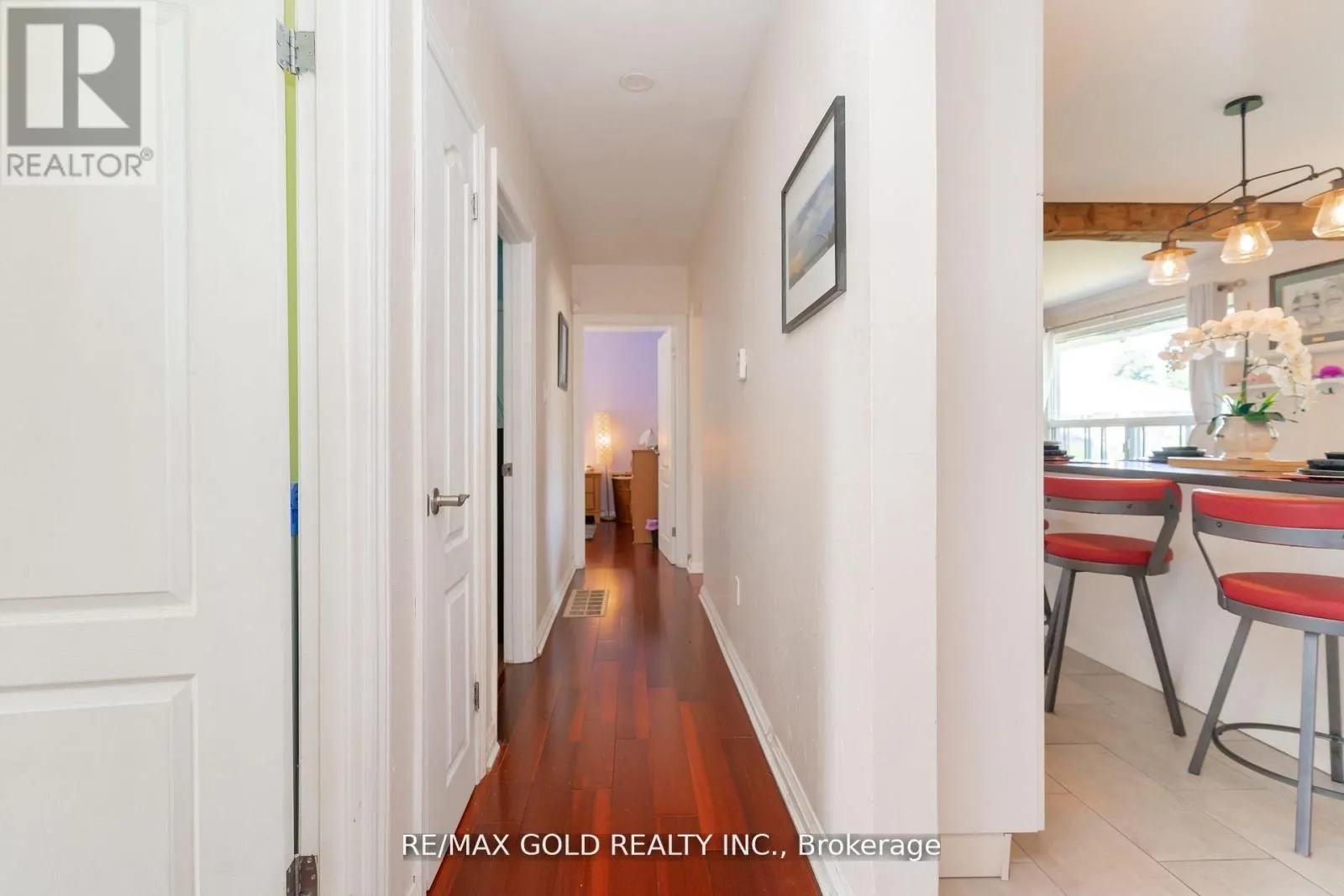 9 ASHWOOD CRESCENT