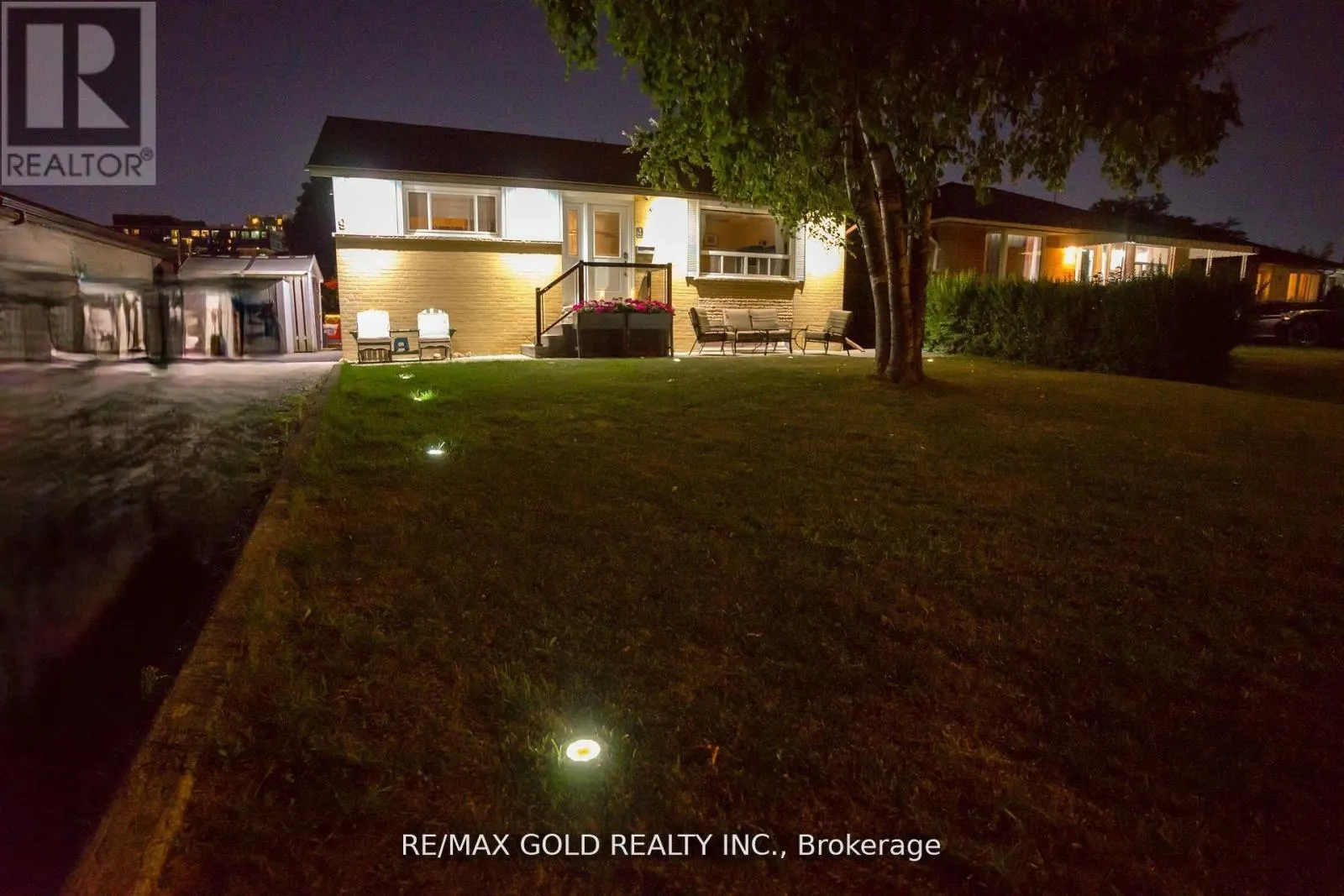 9 ASHWOOD CRESCENT