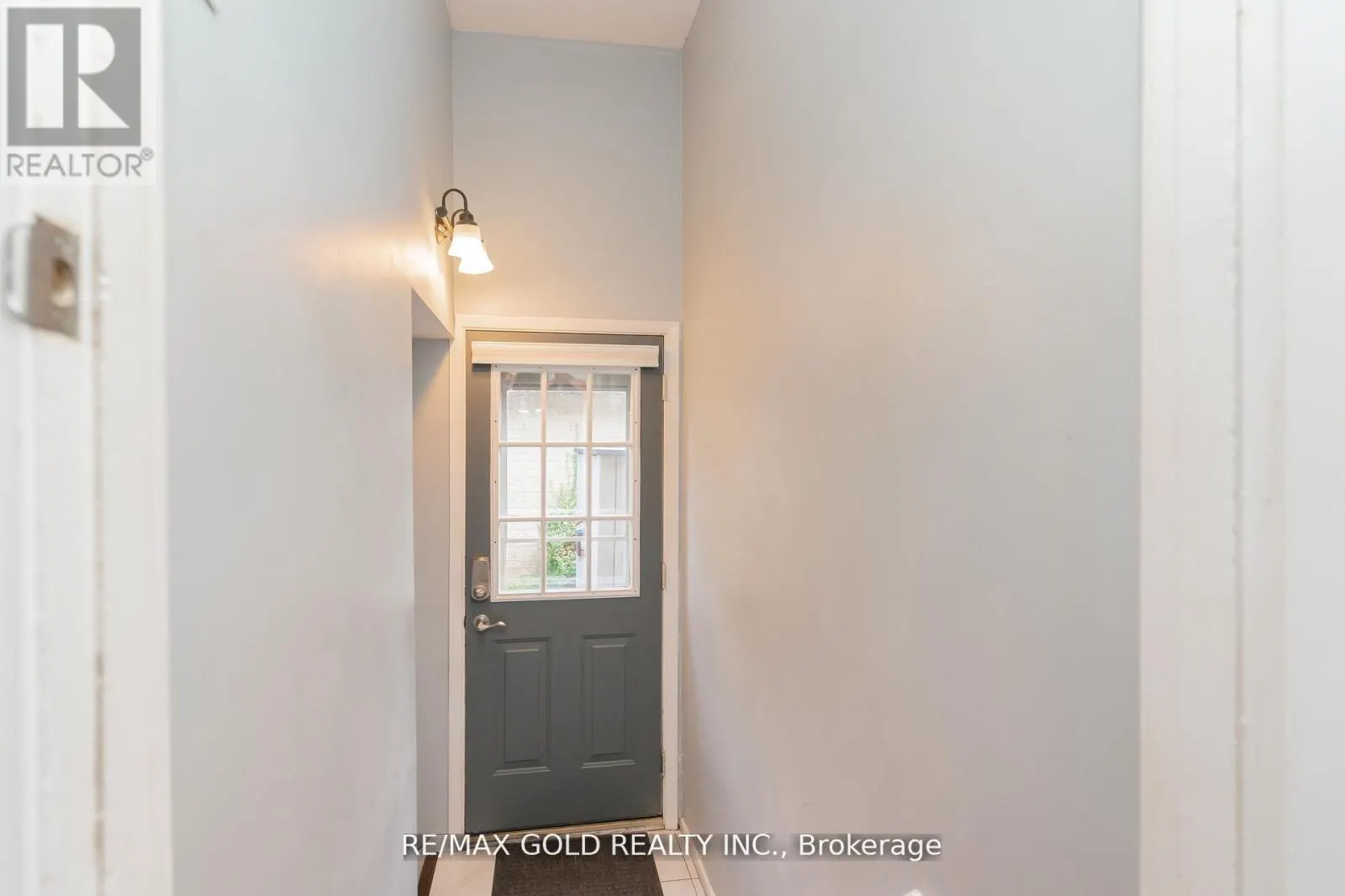 9 ASHWOOD CRESCENT