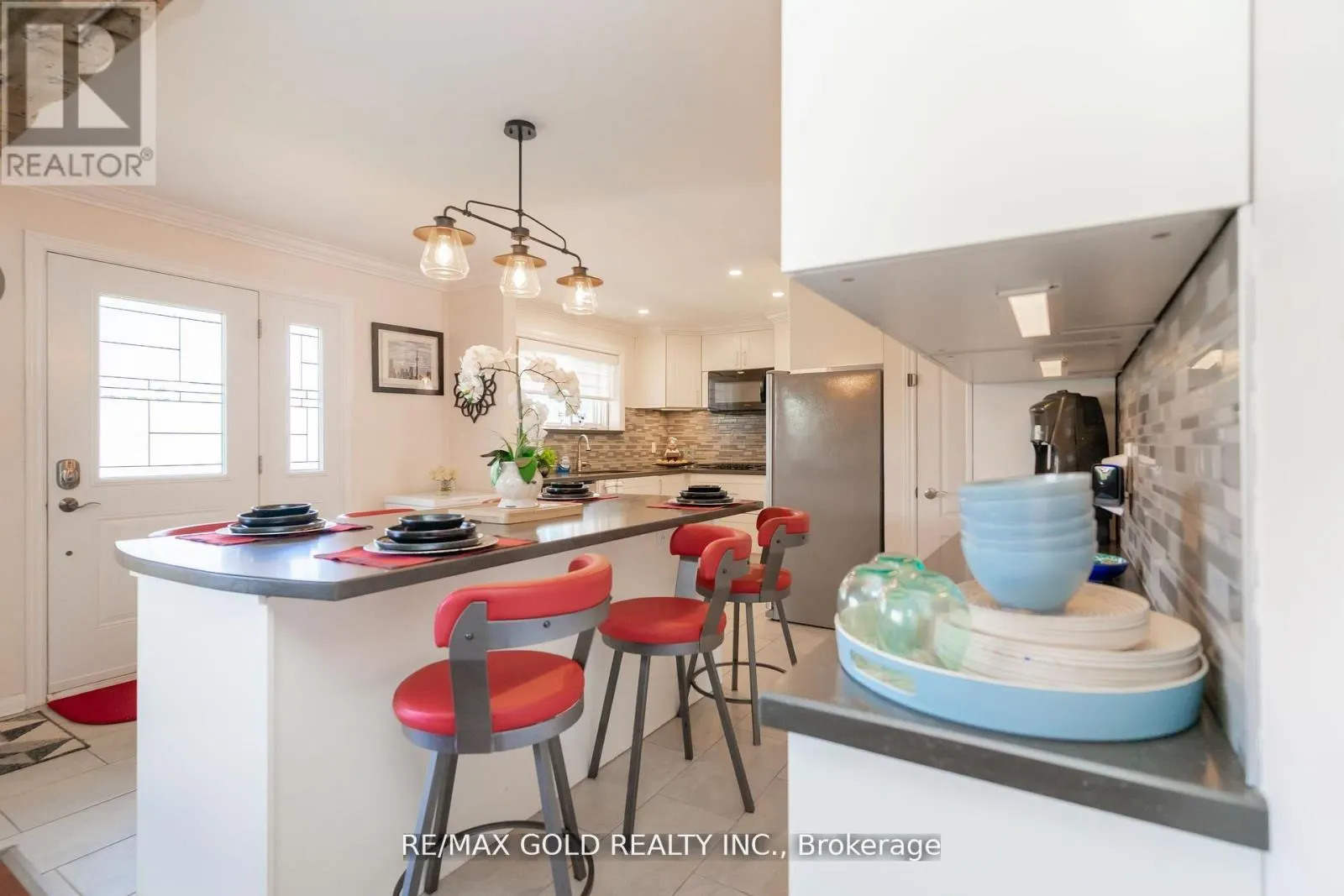 9 ASHWOOD CRESCENT
