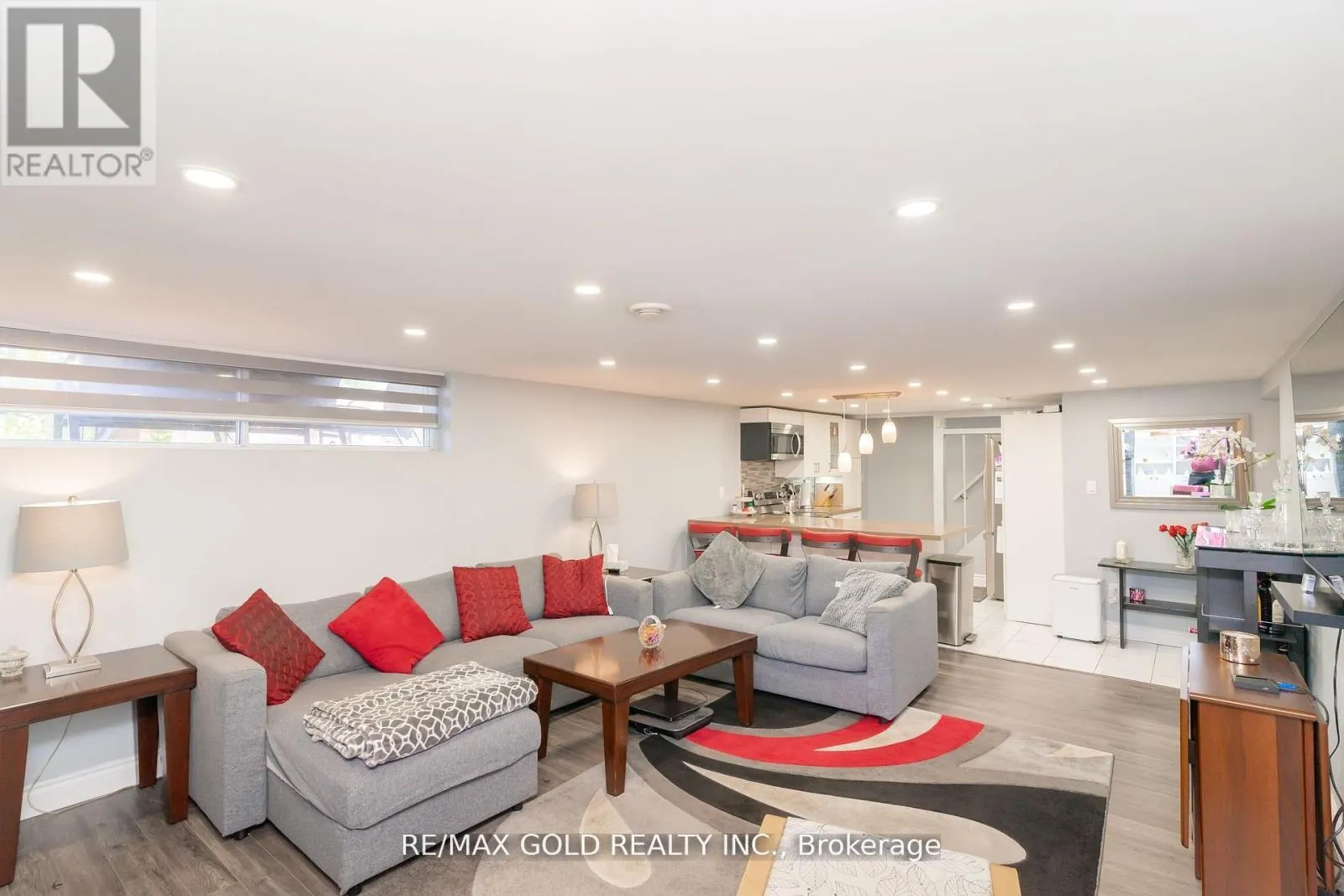 9 ASHWOOD CRESCENT