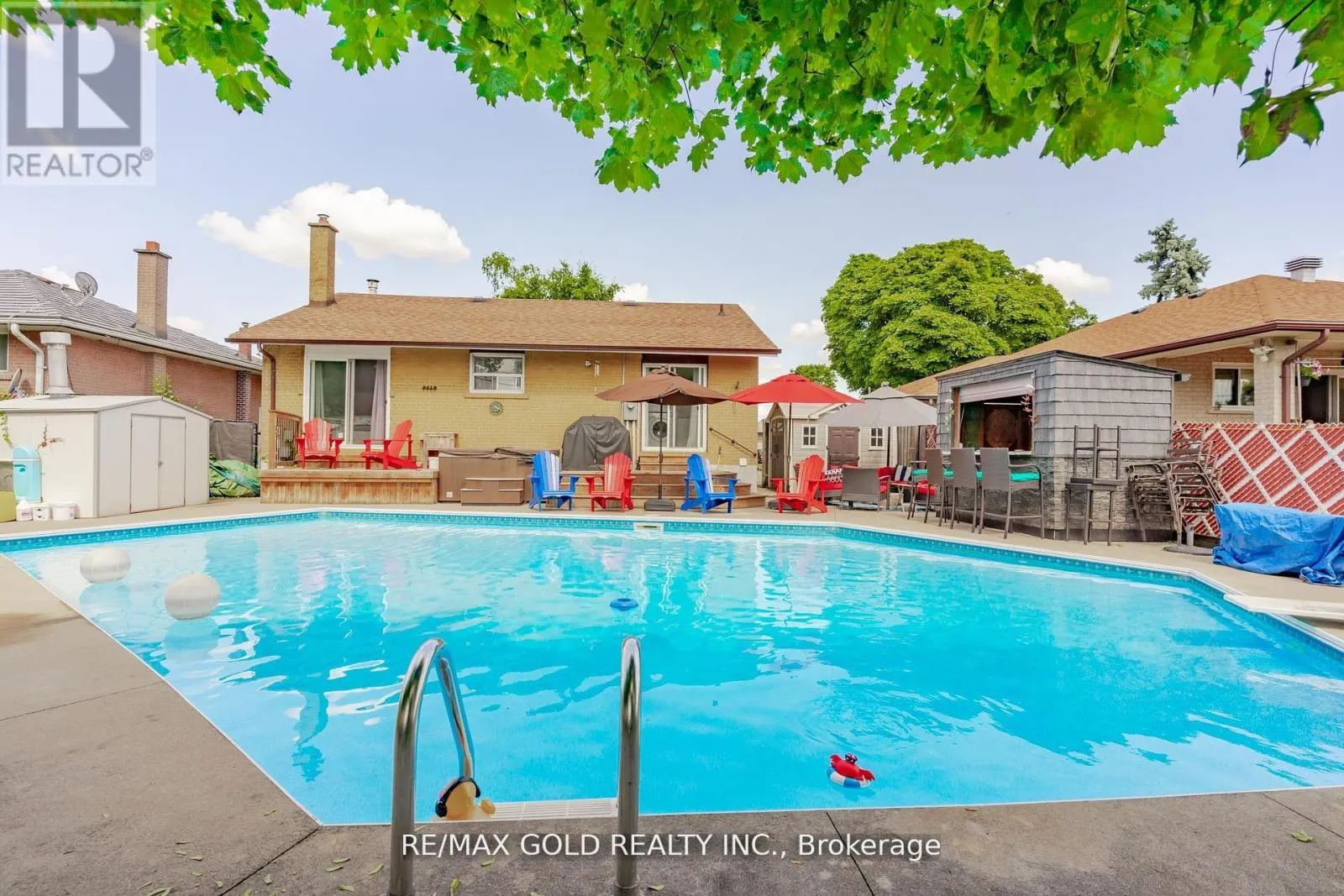 9 ASHWOOD CRESCENT