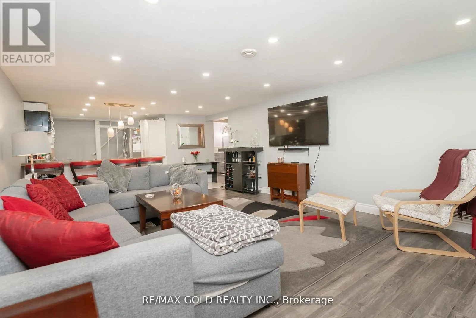 9 ASHWOOD CRESCENT