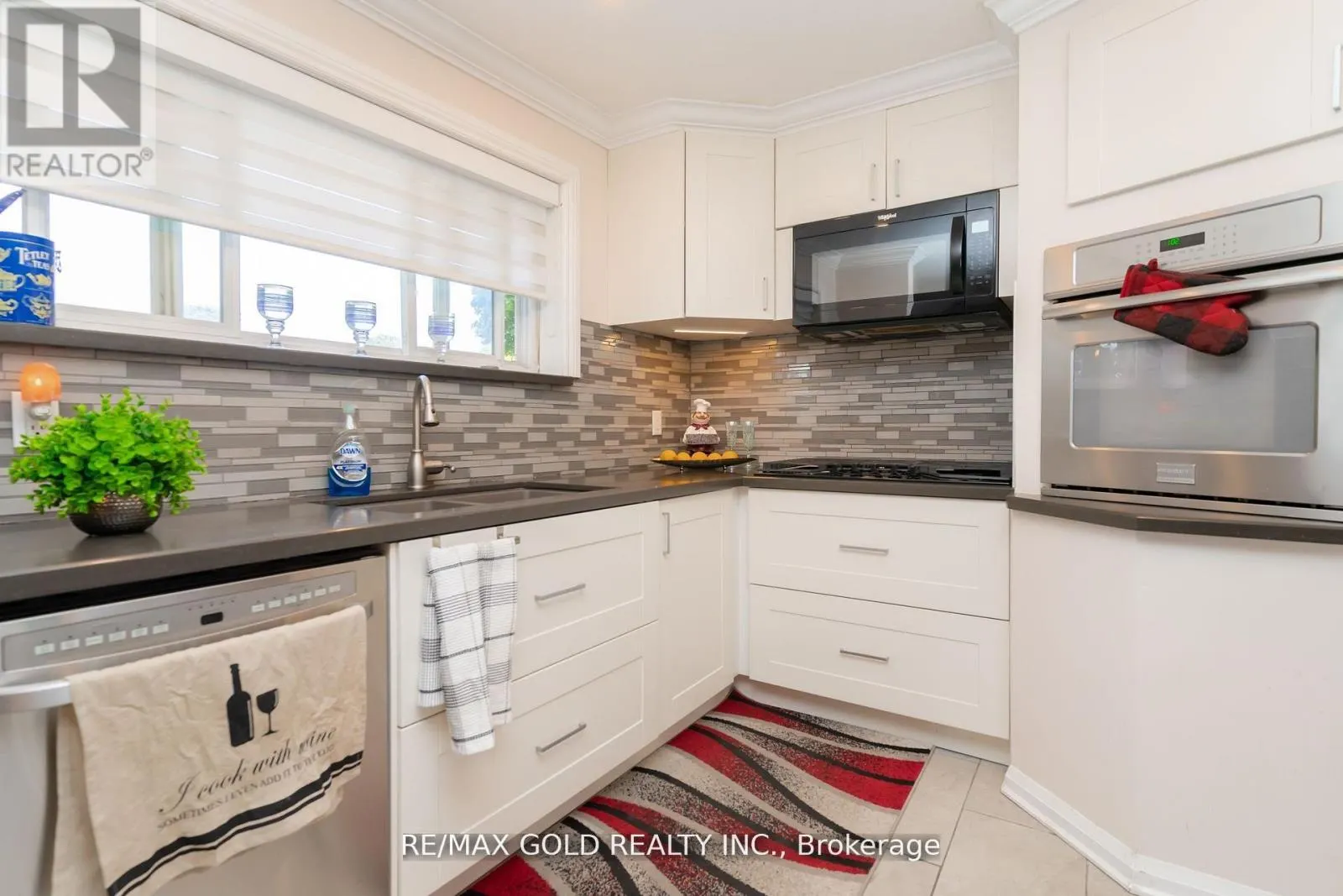 9 ASHWOOD CRESCENT