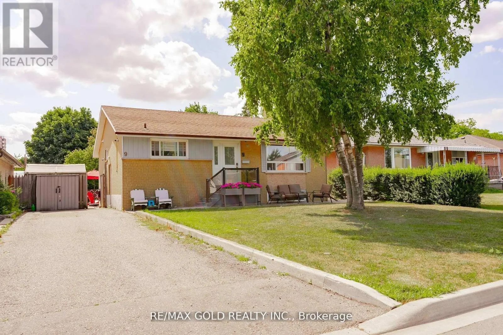 9 ASHWOOD CRESCENT