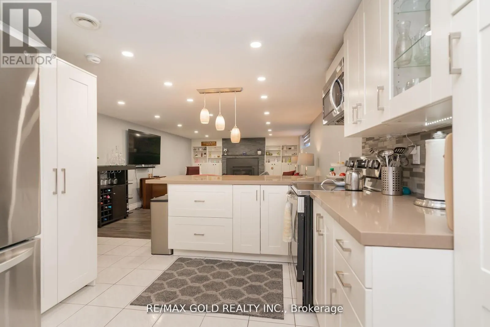 9 ASHWOOD CRESCENT