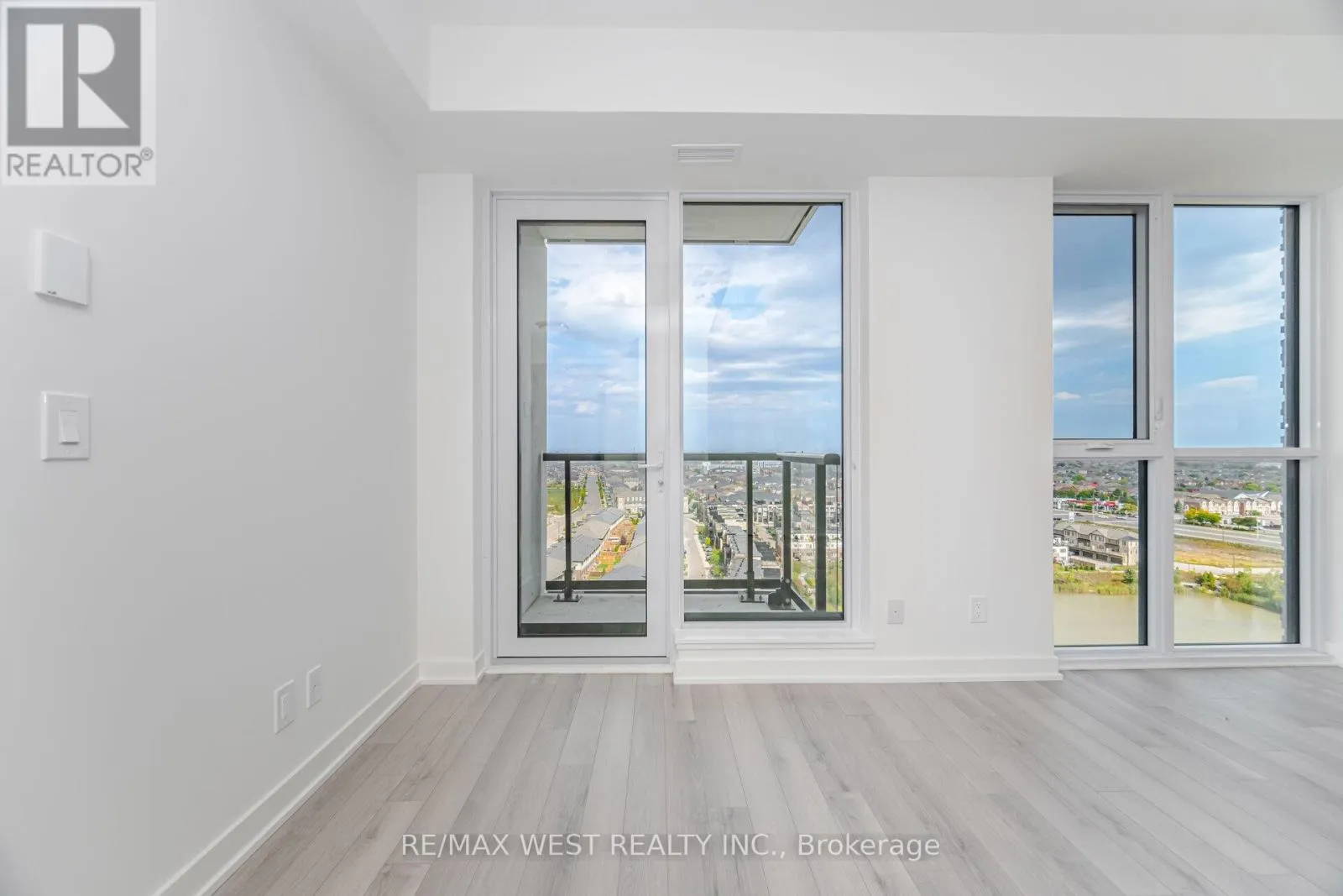 1508 - 3079 TRAFALGAR ROAD