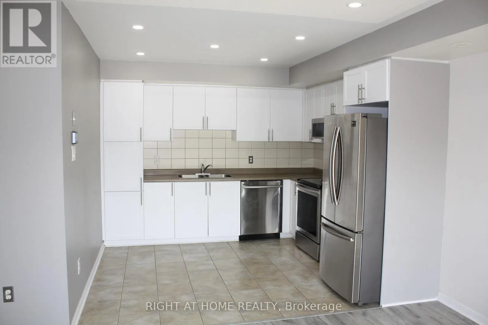 123 - 2891 RIO COURT